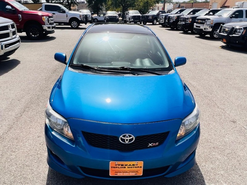 Toyota Corolla Vehicle Full-screen Gallery Image 03