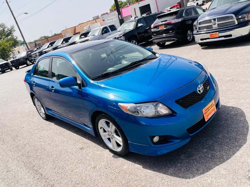 Toyota Corolla Vehicle Full-screen Gallery Image 04