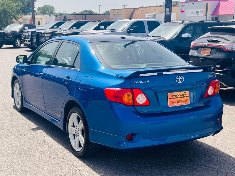 Toyota Corolla Vehicle Full-screen Gallery Image 07