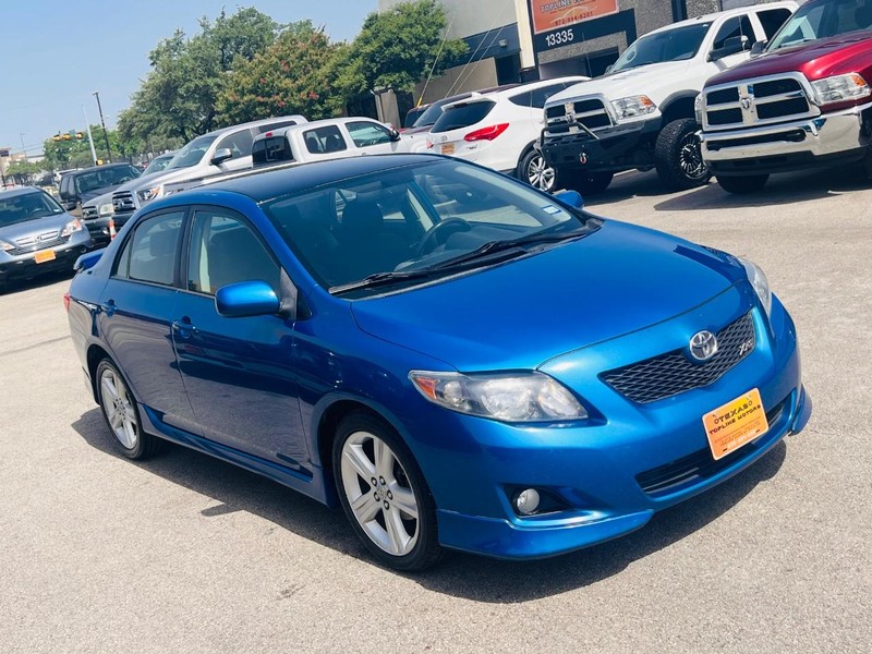 Toyota Corolla Vehicle Full-screen Gallery Image 10