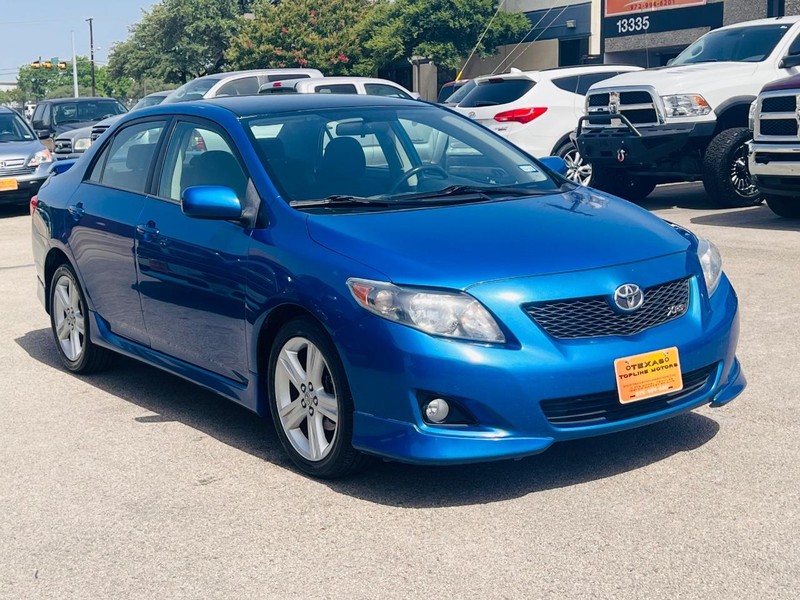 Toyota Corolla Vehicle Full-screen Gallery Image 11