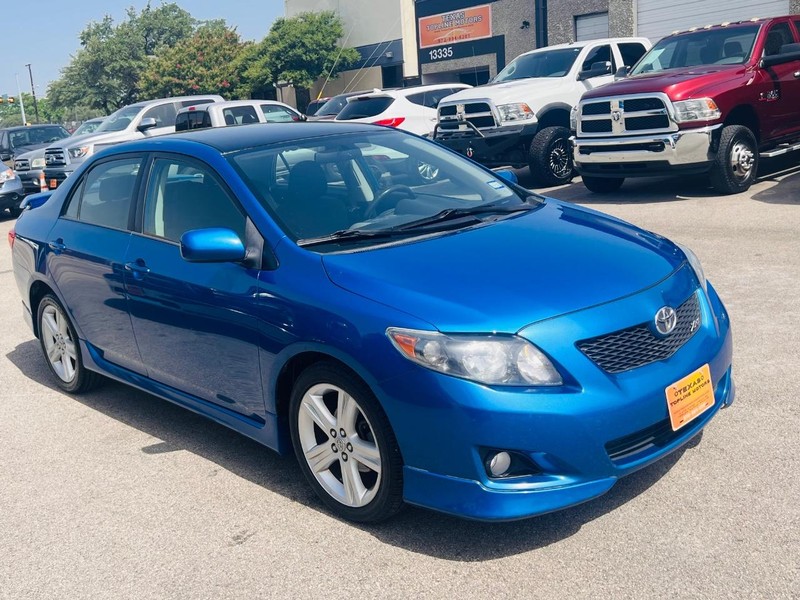 Toyota Corolla Vehicle Full-screen Gallery Image 12