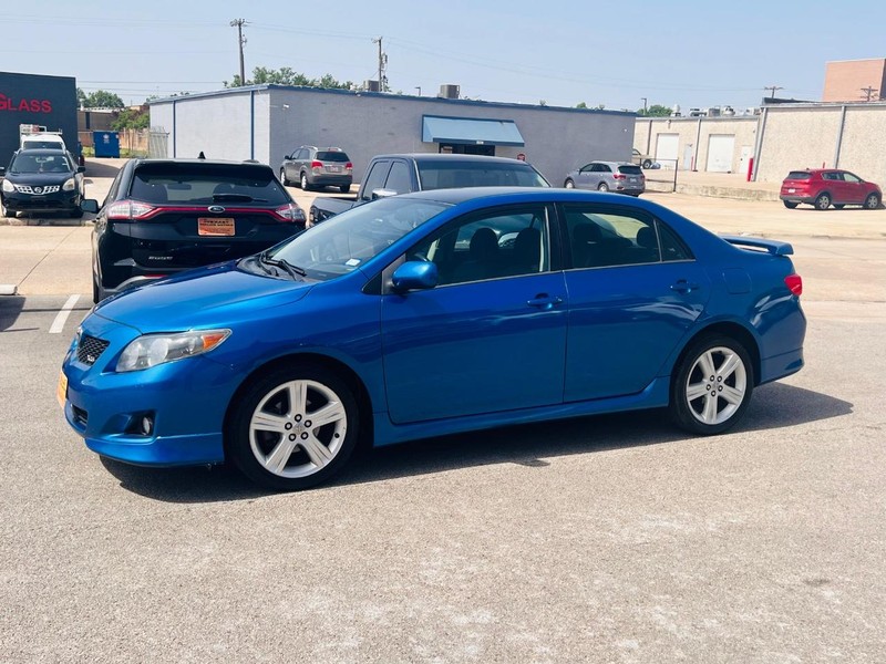 Toyota Corolla Vehicle Full-screen Gallery Image 13