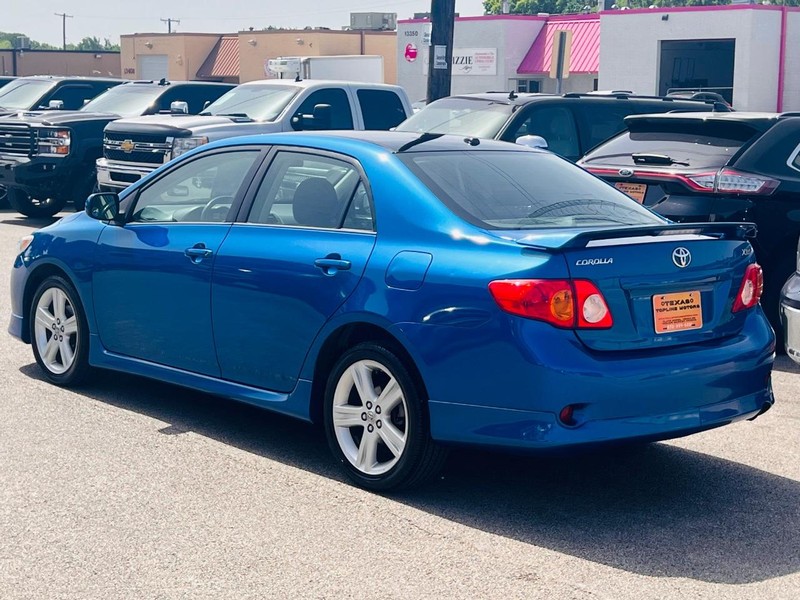 Toyota Corolla Vehicle Full-screen Gallery Image 14