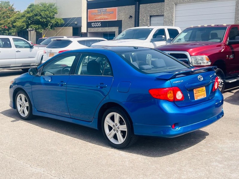 Toyota Corolla Vehicle Full-screen Gallery Image 17