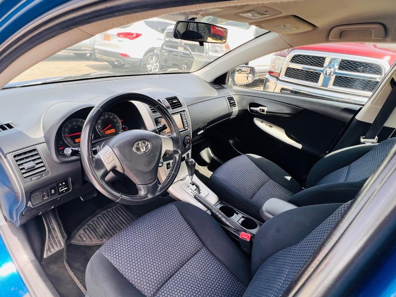 Toyota Corolla Vehicle Full-screen Gallery Image 21