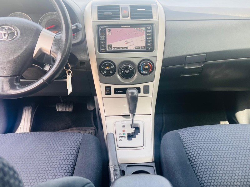 Toyota Corolla Vehicle Full-screen Gallery Image 25