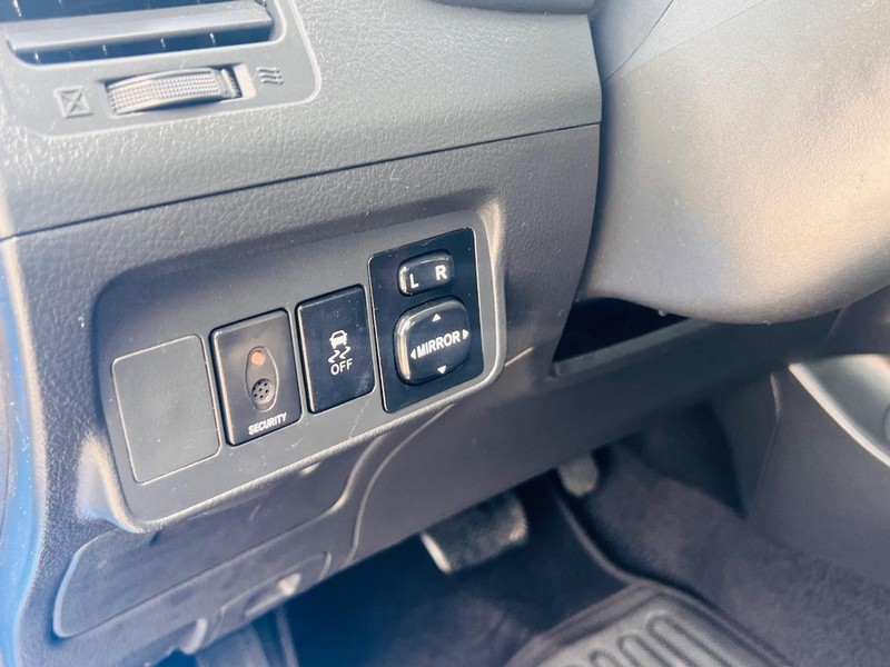 Toyota Corolla Vehicle Full-screen Gallery Image 26