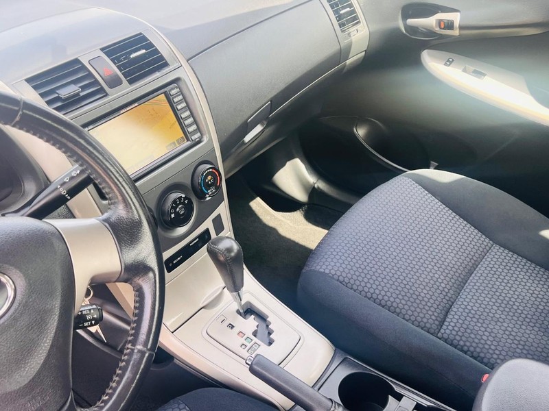 Toyota Corolla Vehicle Full-screen Gallery Image 27