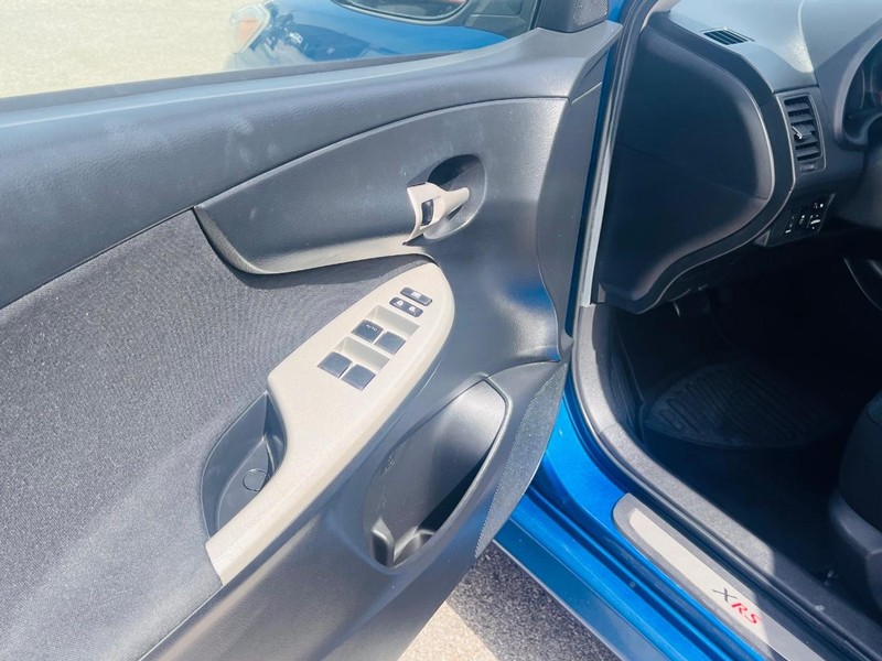 Toyota Corolla Vehicle Full-screen Gallery Image 28