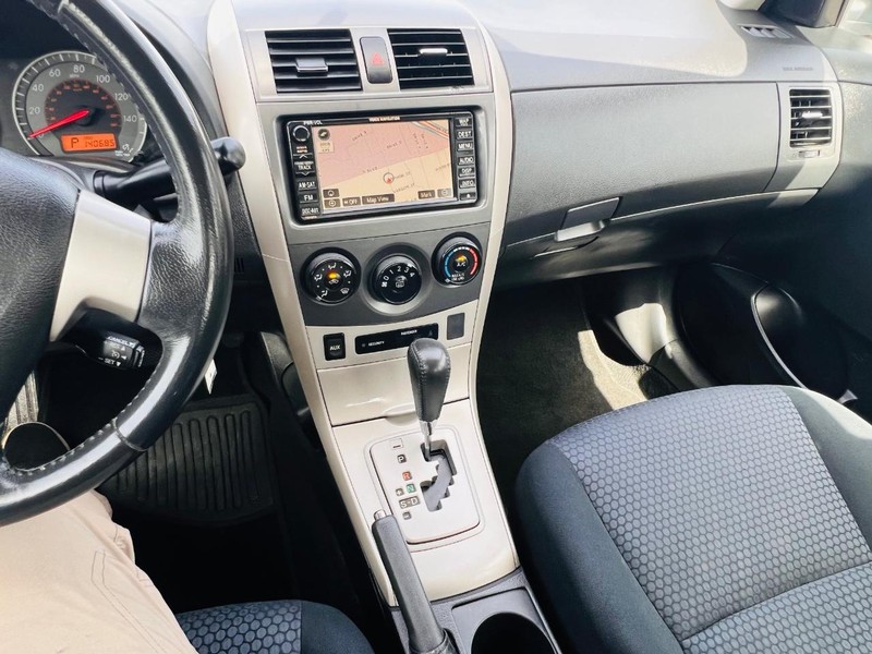 Toyota Corolla Vehicle Full-screen Gallery Image 36