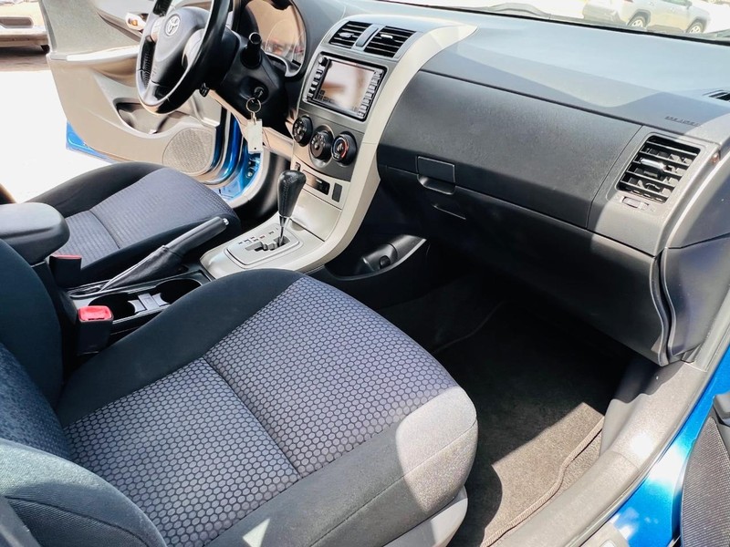 Toyota Corolla Vehicle Full-screen Gallery Image 40