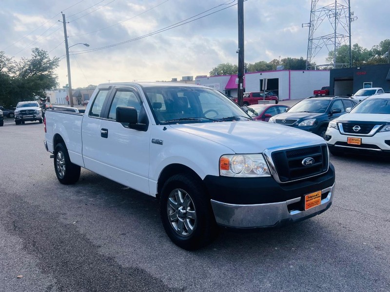 Ford F-150 Vehicle Full-screen Gallery Image 02