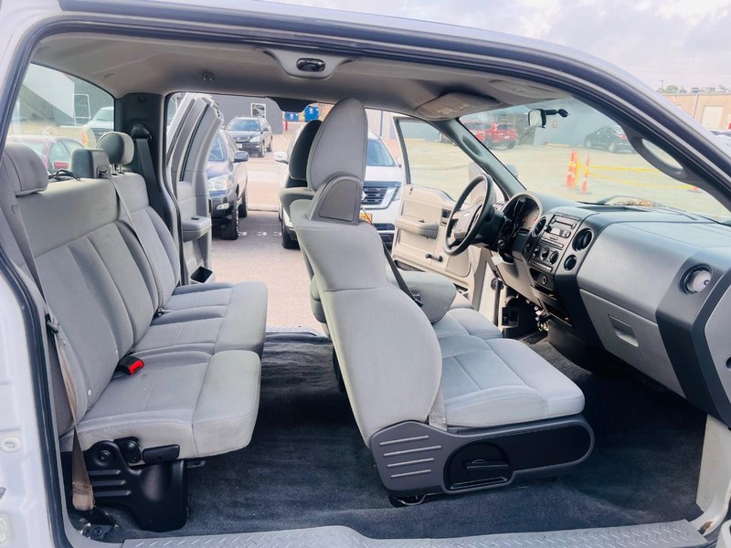 Ford F-150 Vehicle Full-screen Gallery Image 11