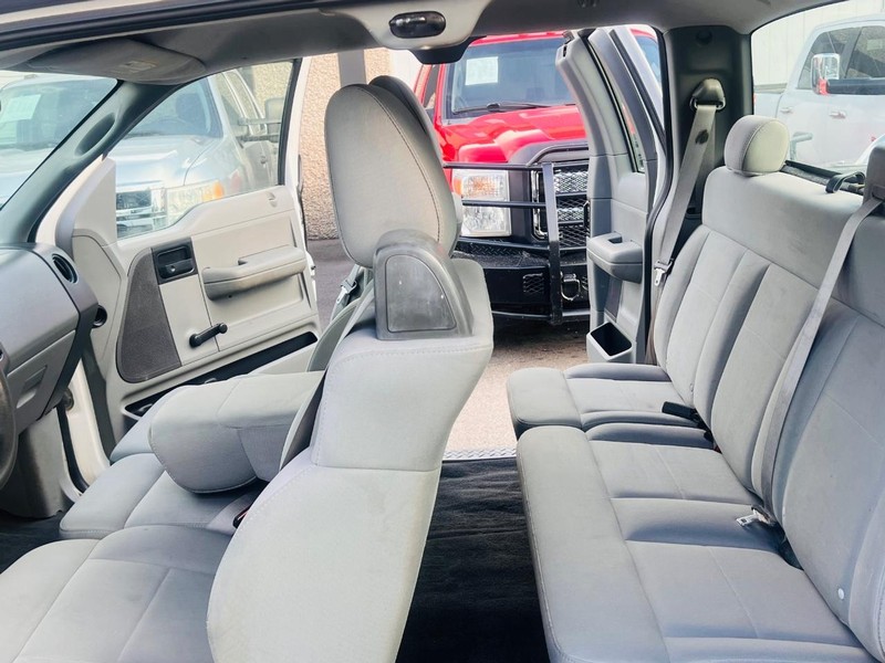 Ford F-150 Vehicle Full-screen Gallery Image 12