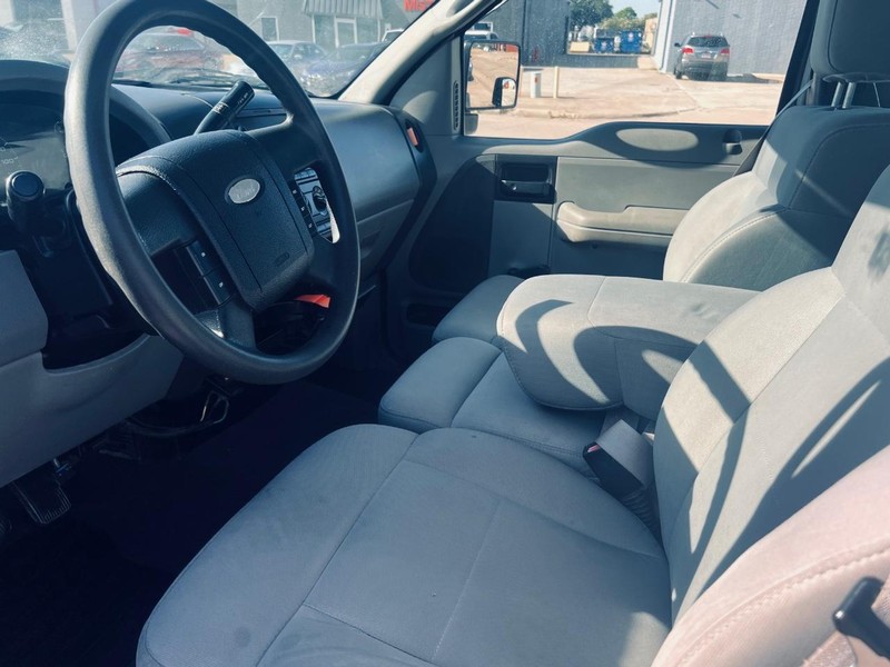 Ford F-150 Vehicle Full-screen Gallery Image 13