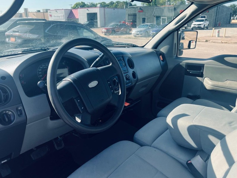 Ford F-150 Vehicle Full-screen Gallery Image 14