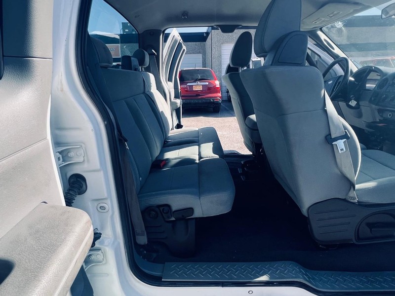 Ford F-150 Vehicle Full-screen Gallery Image 19