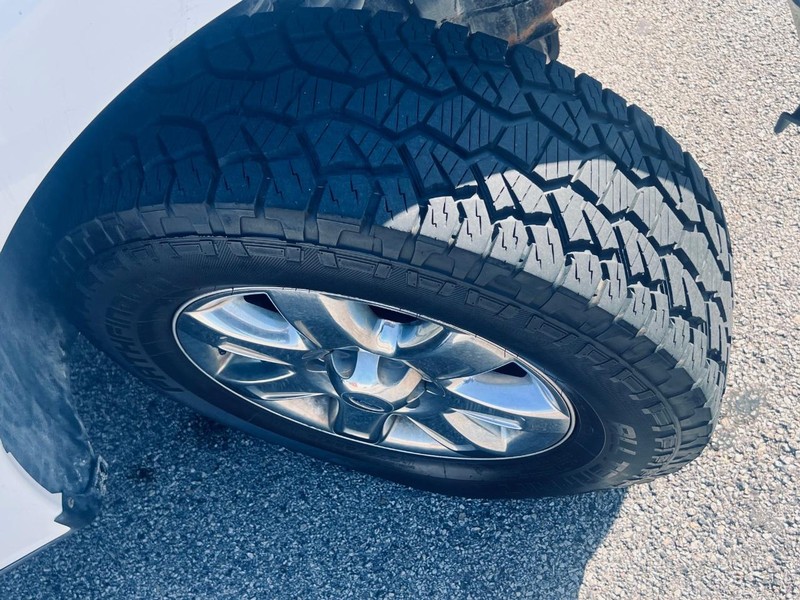 Ford F-150 Vehicle Full-screen Gallery Image 21