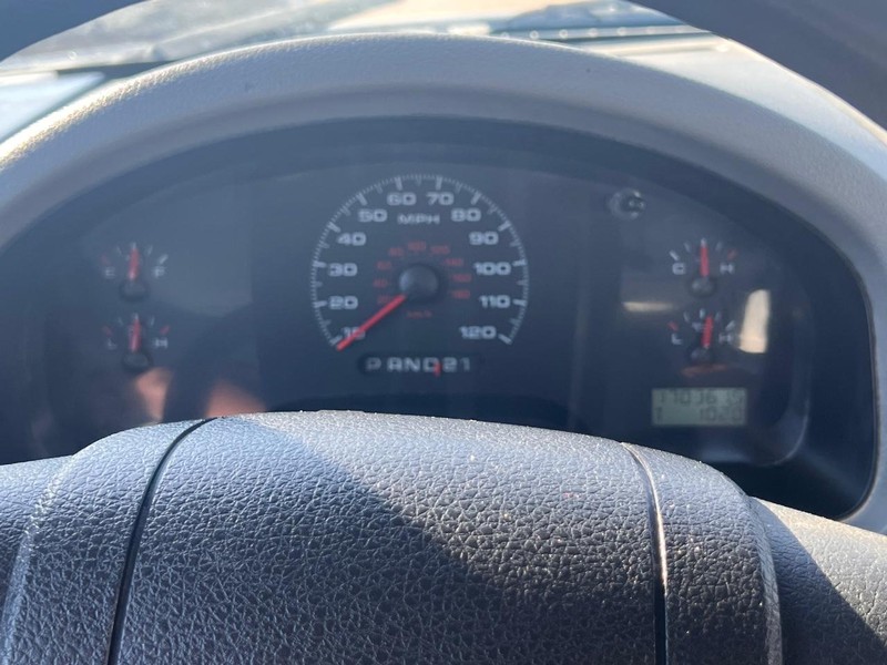 Ford F-150 Vehicle Full-screen Gallery Image 25