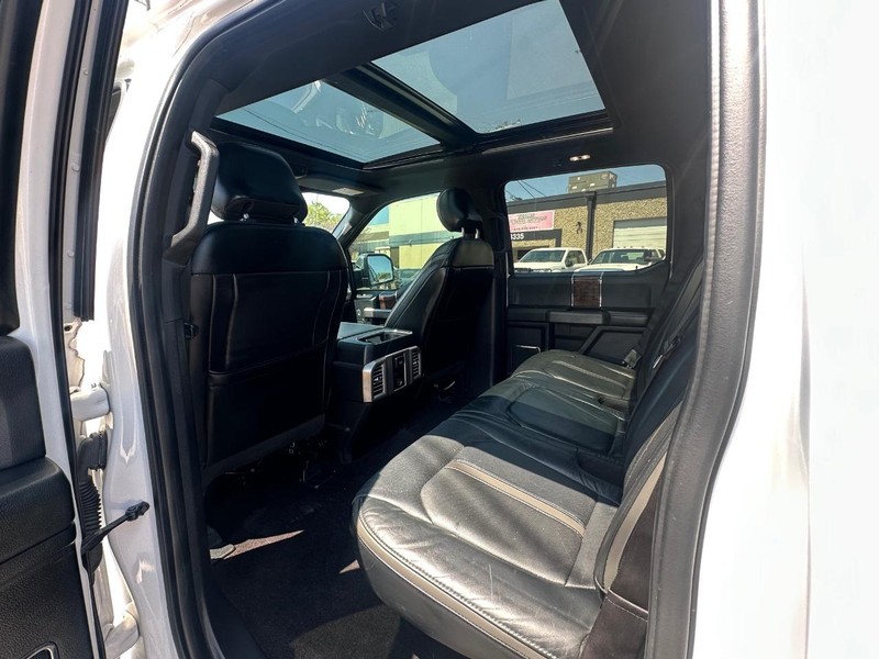 Ford F-150 Vehicle Full-screen Gallery Image 21