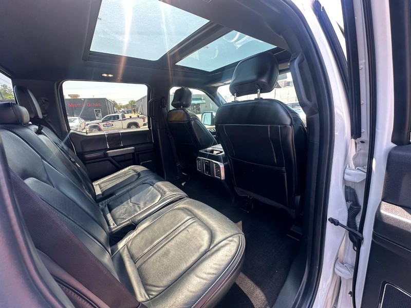 Ford F-150 Vehicle Full-screen Gallery Image 25