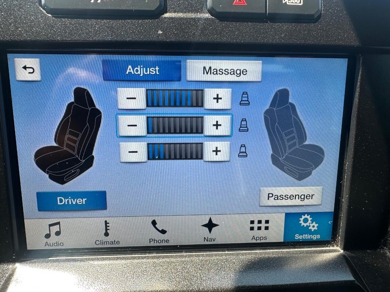 Ford F-150 Vehicle Full-screen Gallery Image 29