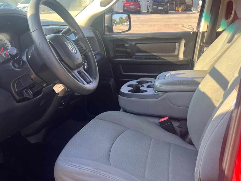 Ram 1500 Vehicle Full-screen Gallery Image 17