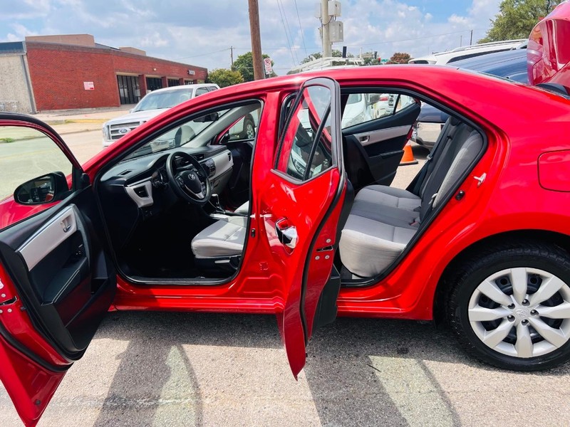 Toyota Corolla Vehicle Full-screen Gallery Image 15