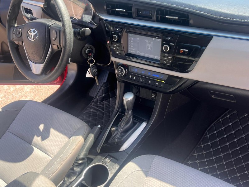 Toyota Corolla Vehicle Full-screen Gallery Image 18