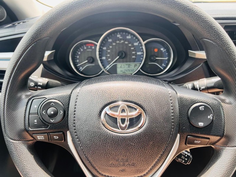 Toyota Corolla Vehicle Full-screen Gallery Image 22