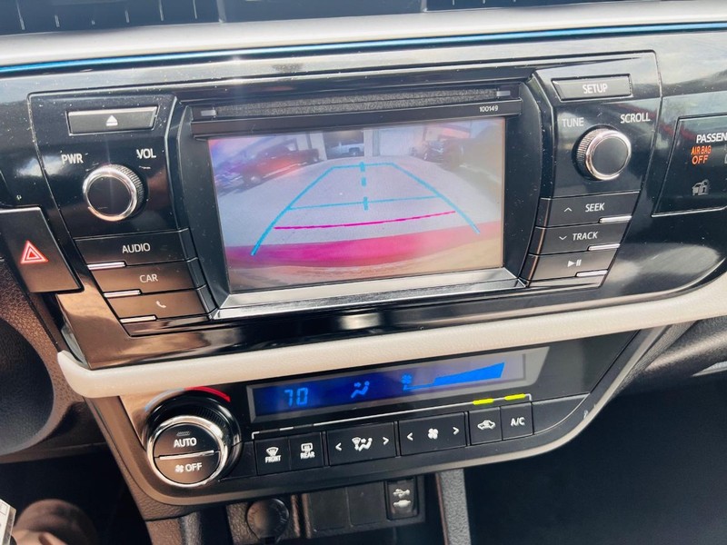 Toyota Corolla Vehicle Full-screen Gallery Image 23