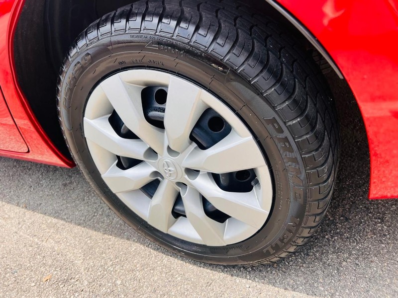 Toyota Corolla Vehicle Full-screen Gallery Image 25