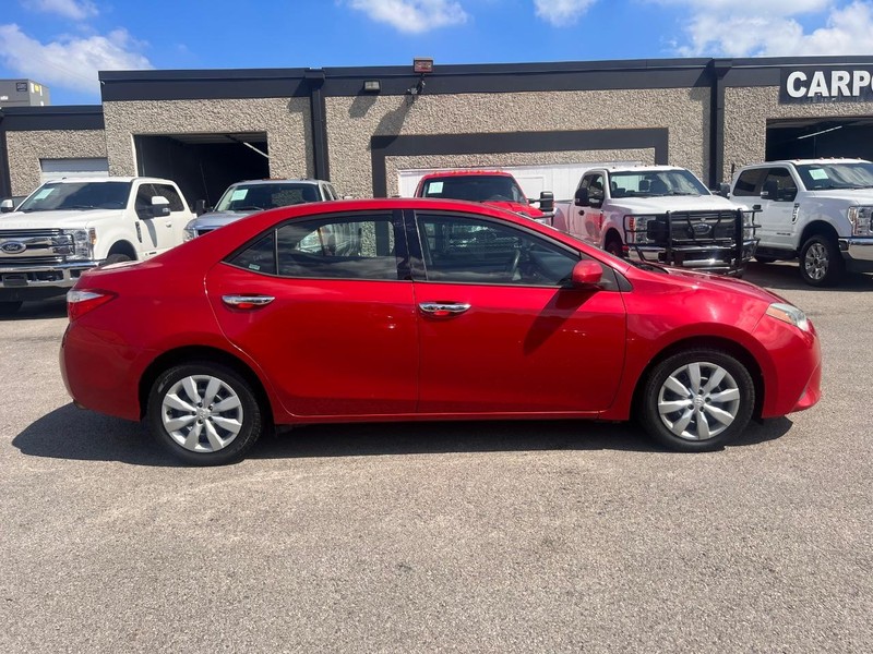 Toyota Corolla Vehicle Full-screen Gallery Image 28