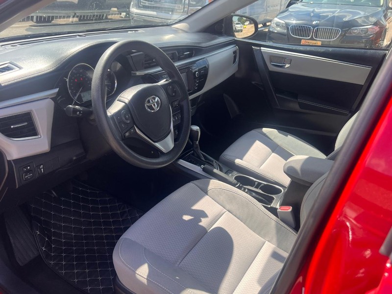 Toyota Corolla Vehicle Full-screen Gallery Image 31