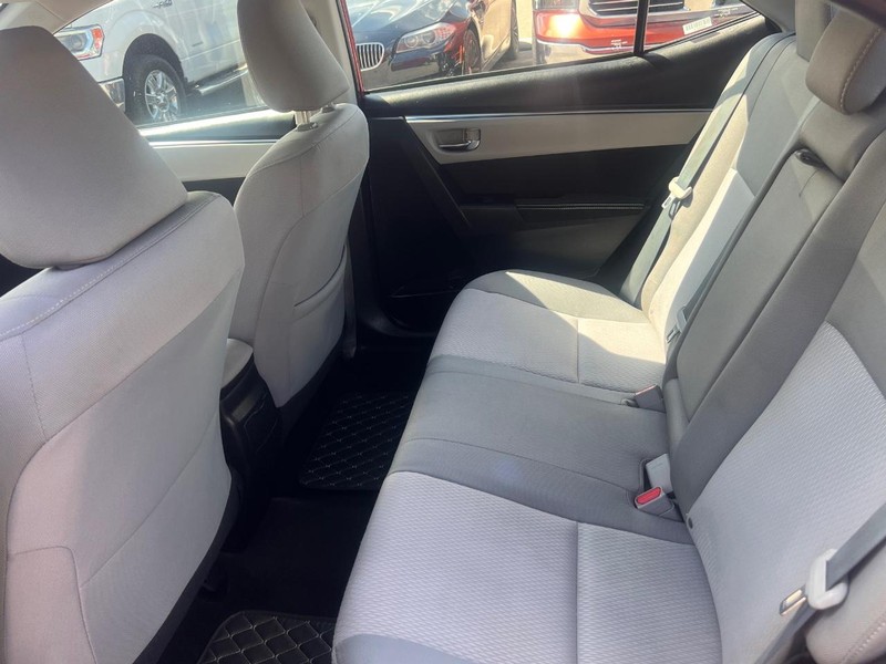 Toyota Corolla Vehicle Full-screen Gallery Image 33