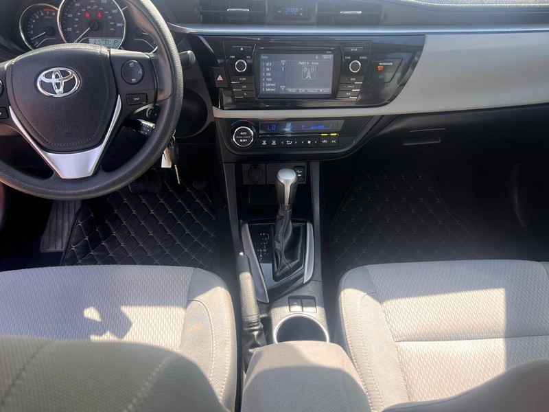 Toyota Corolla Vehicle Full-screen Gallery Image 34