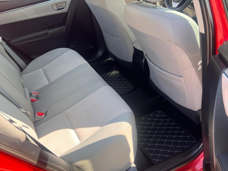 Toyota Corolla Vehicle Full-screen Gallery Image 36