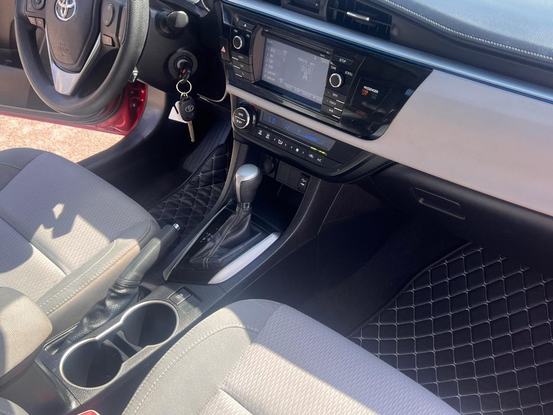 Toyota Corolla Vehicle Full-screen Gallery Image 37