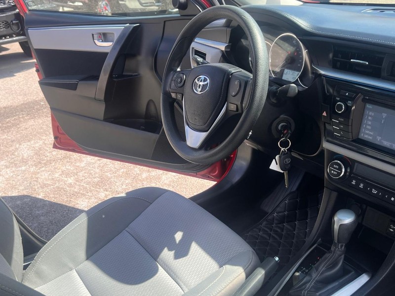 Toyota Corolla Vehicle Full-screen Gallery Image 38