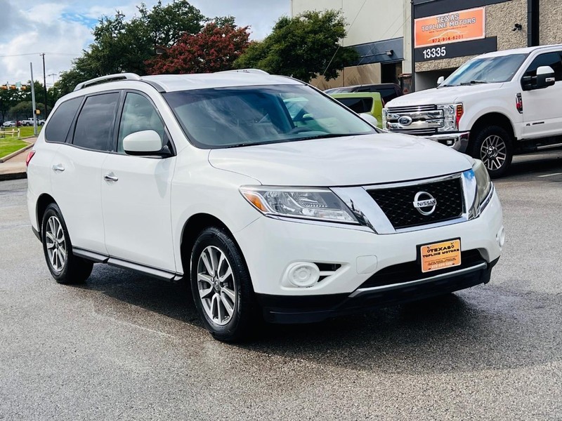 Nissan Pathfinder Vehicle Full-screen Gallery Image 4