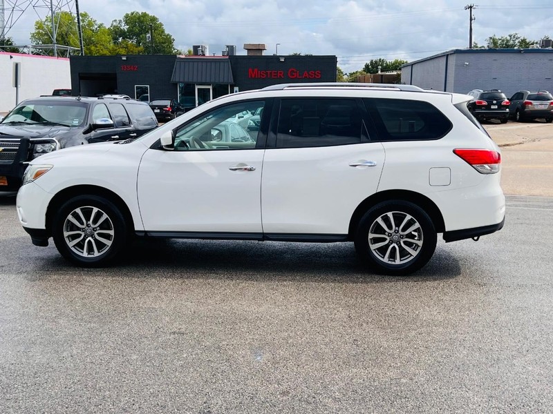 Nissan Pathfinder Vehicle Full-screen Gallery Image 10