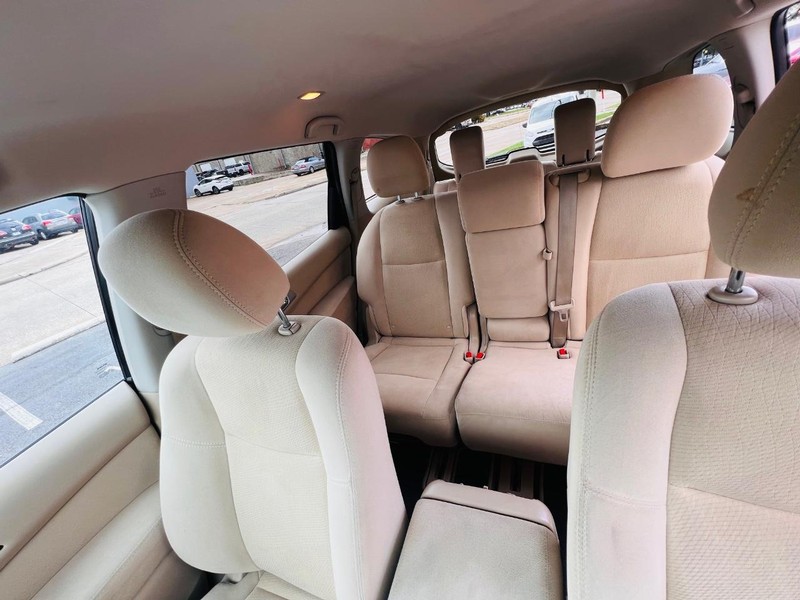 Nissan Pathfinder Vehicle Full-screen Gallery Image 15