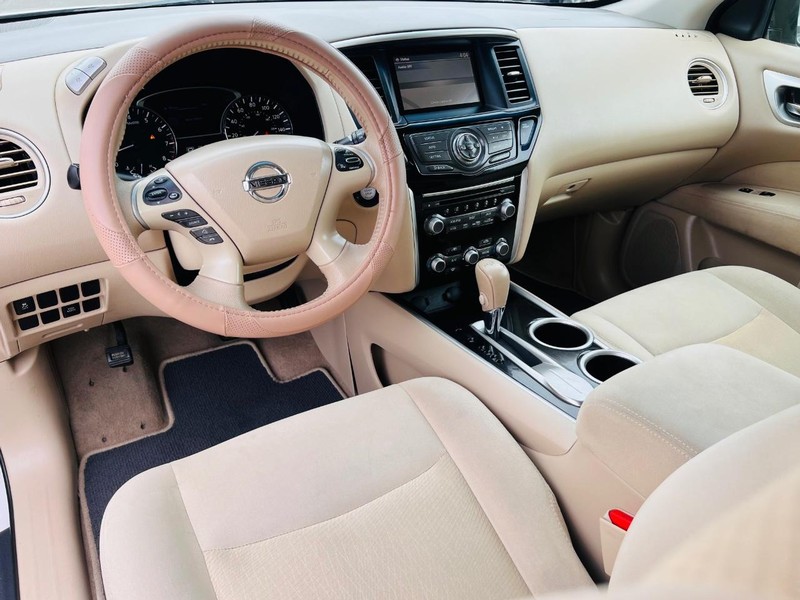 Nissan Pathfinder Vehicle Full-screen Gallery Image 16