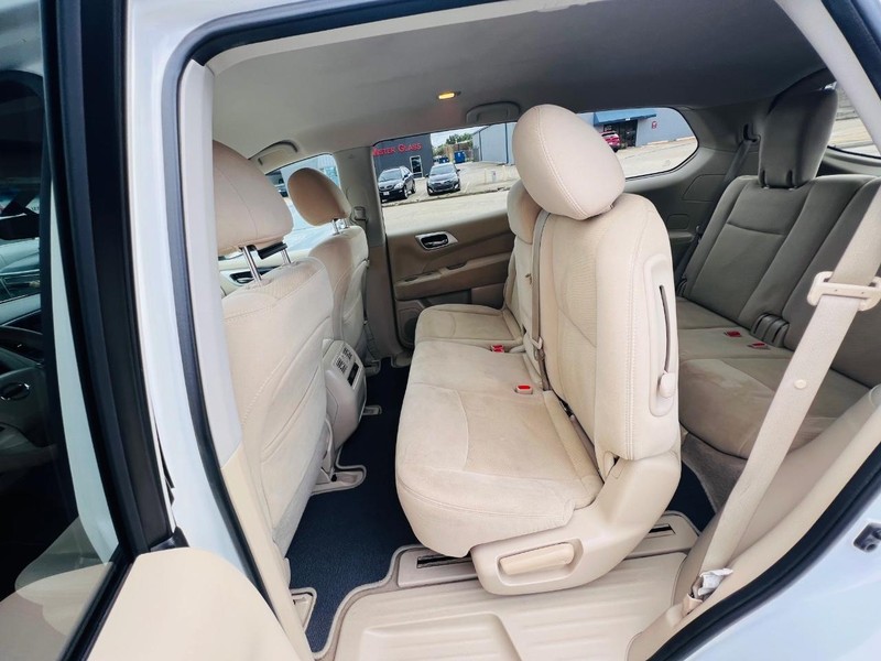 Nissan Pathfinder Vehicle Full-screen Gallery Image 20