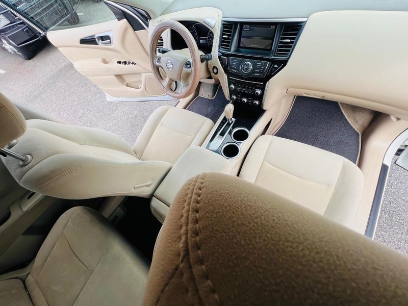 Nissan Pathfinder Vehicle Full-screen Gallery Image 23