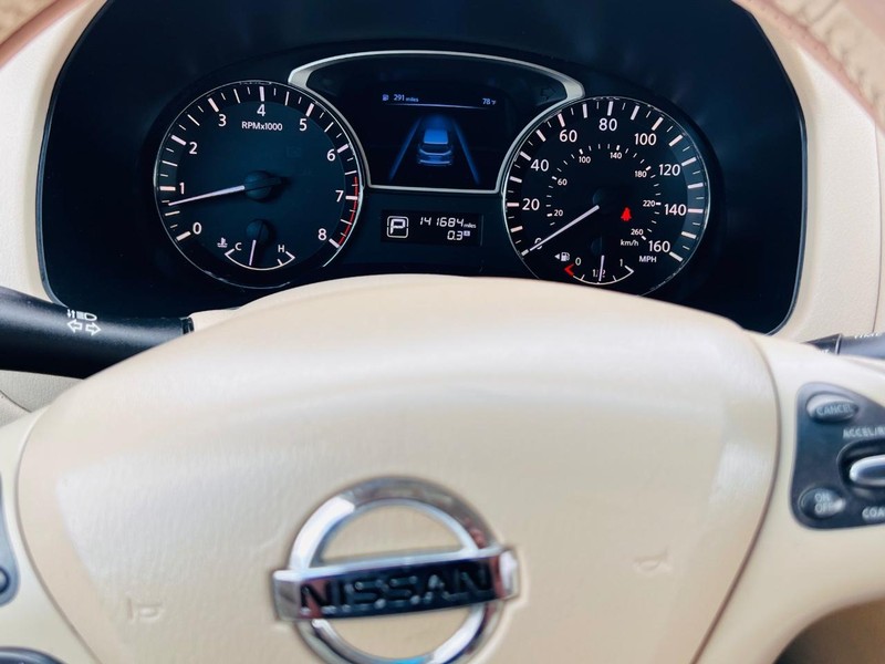 Nissan Pathfinder Vehicle Full-screen Gallery Image 35