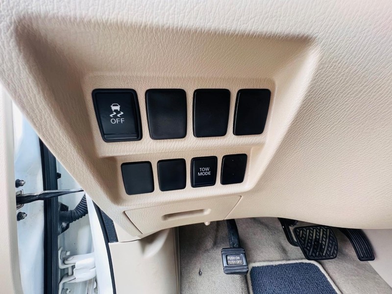 Nissan Pathfinder Vehicle Full-screen Gallery Image 37