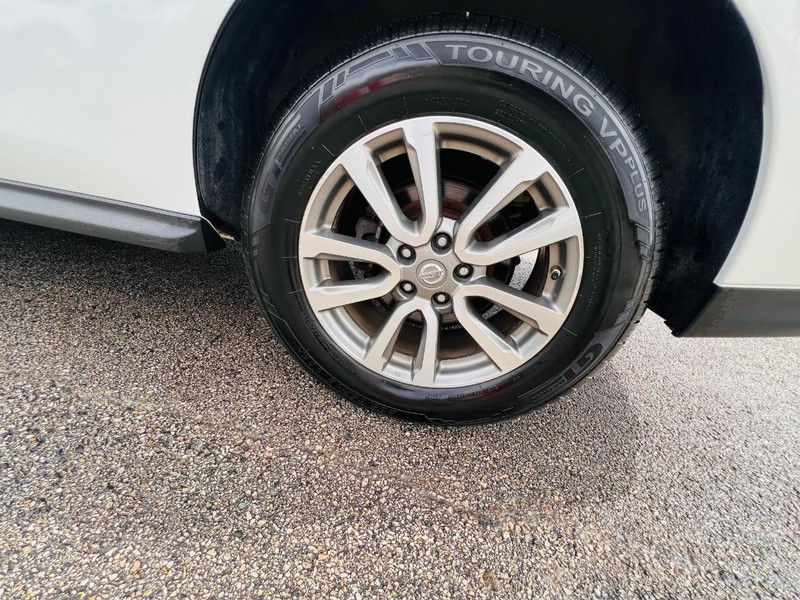 Nissan Pathfinder Vehicle Full-screen Gallery Image 38