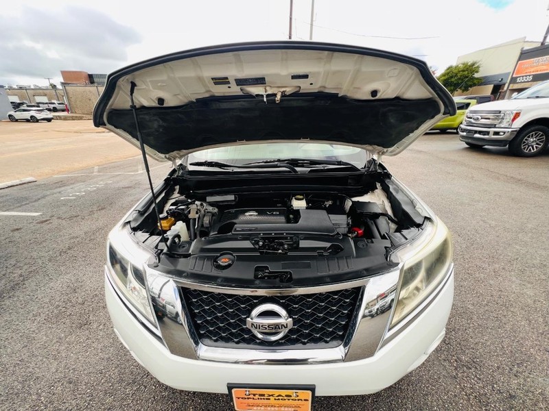 Nissan Pathfinder Vehicle Full-screen Gallery Image 39